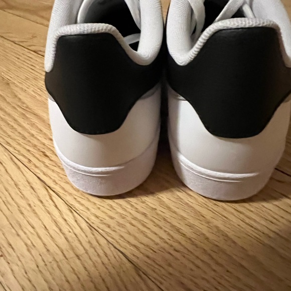 Adidas Classic 4.0 White and Black Trainers - Picture 3 of 5